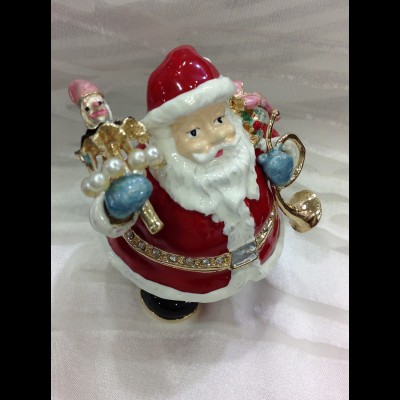 Decorating Santa 